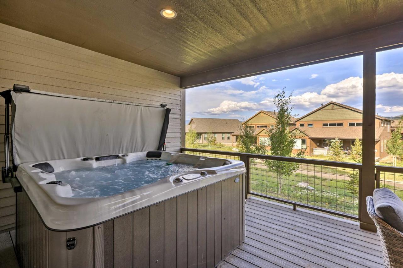 Chic Granby Home With Furnished Deck And Hot Tub! Exterior foto